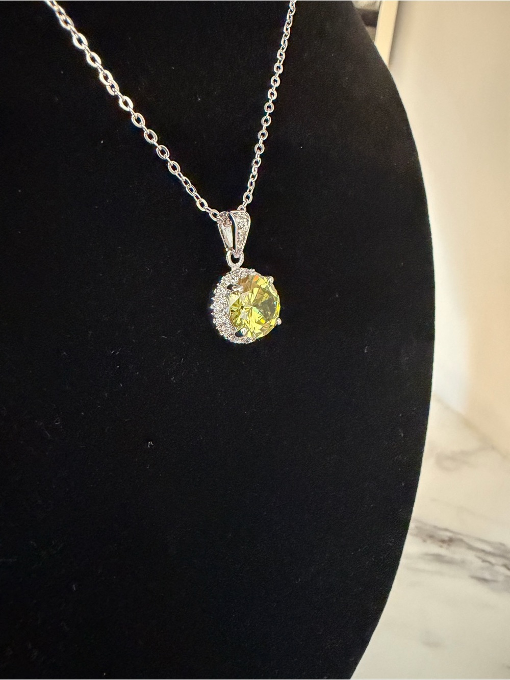Yellow Green Glass Crystal Halo Pendant Necklace QVC Silver Tone - Picture 5 of 10